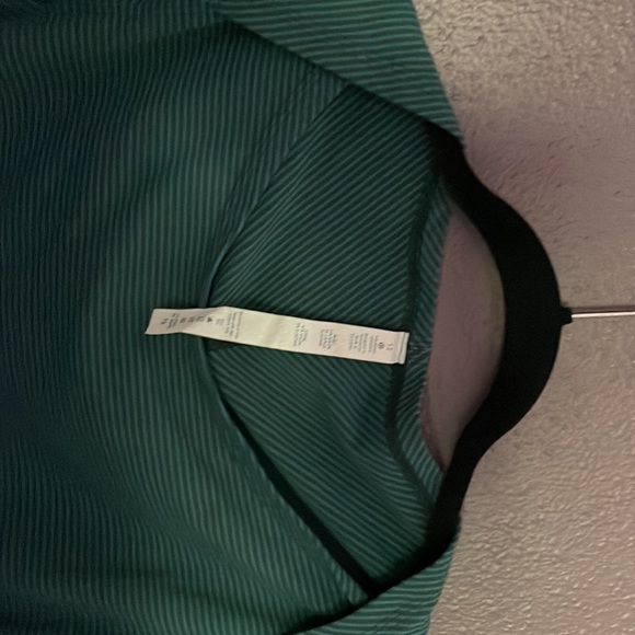 LULULEMON women’s long sleeve Sz 12 - Picture 2 of 6